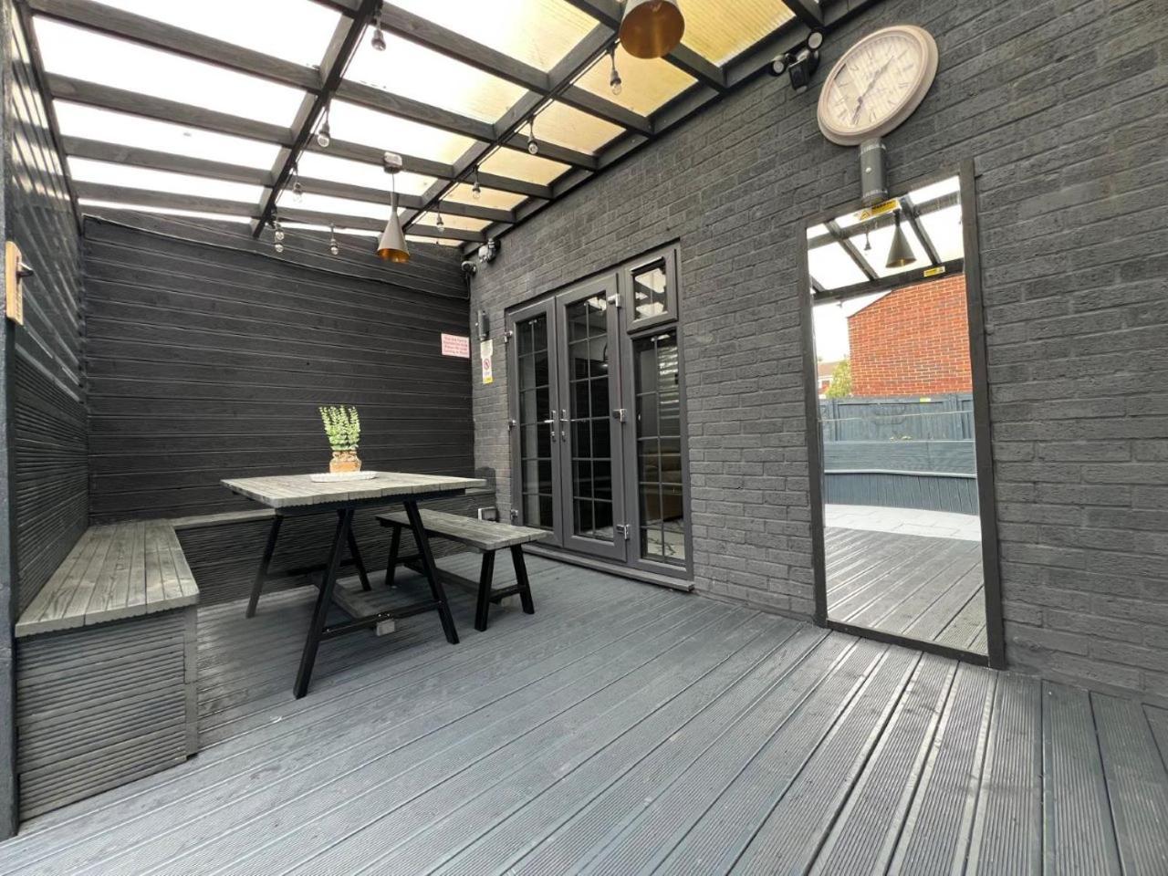Urban Escape 4bedroom House- With Free Private Parking - Birmingham