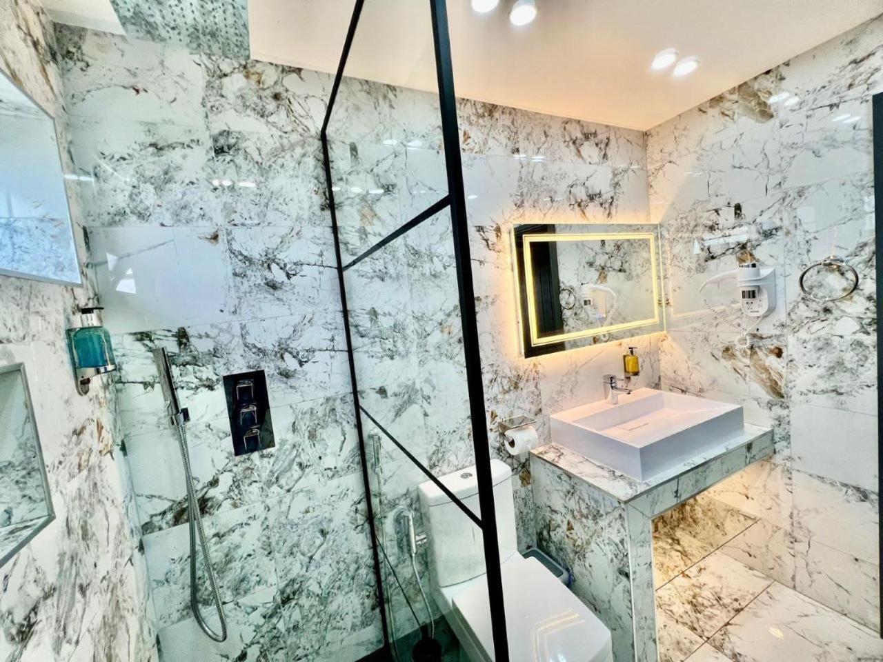 Urban Escape 4bedroom House- With Free Private Parking - Apartment Birmingham