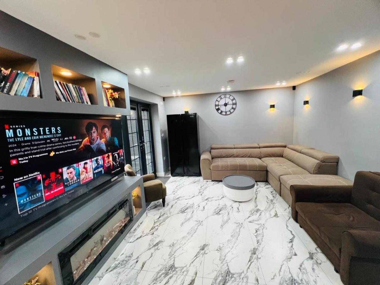 Urban Escape 4bedroom House- With Free Private Parking - Apartment