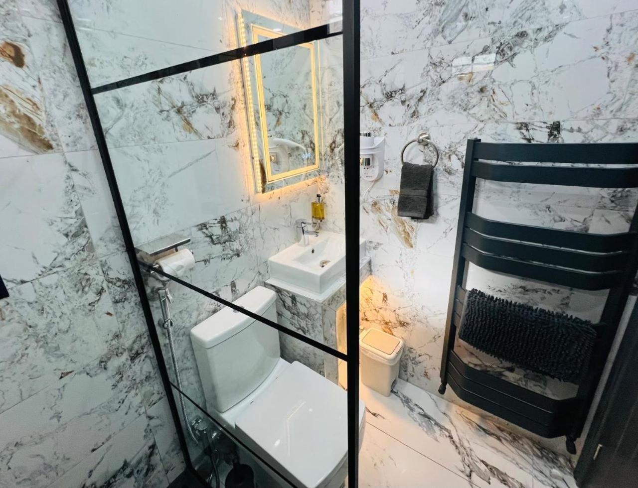 Apartment Urban Escape 4bedroom House- With Free Private Parking - *