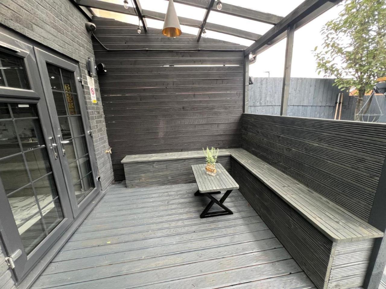 Urban Escape 4bedroom House- With Free Private Parking - *