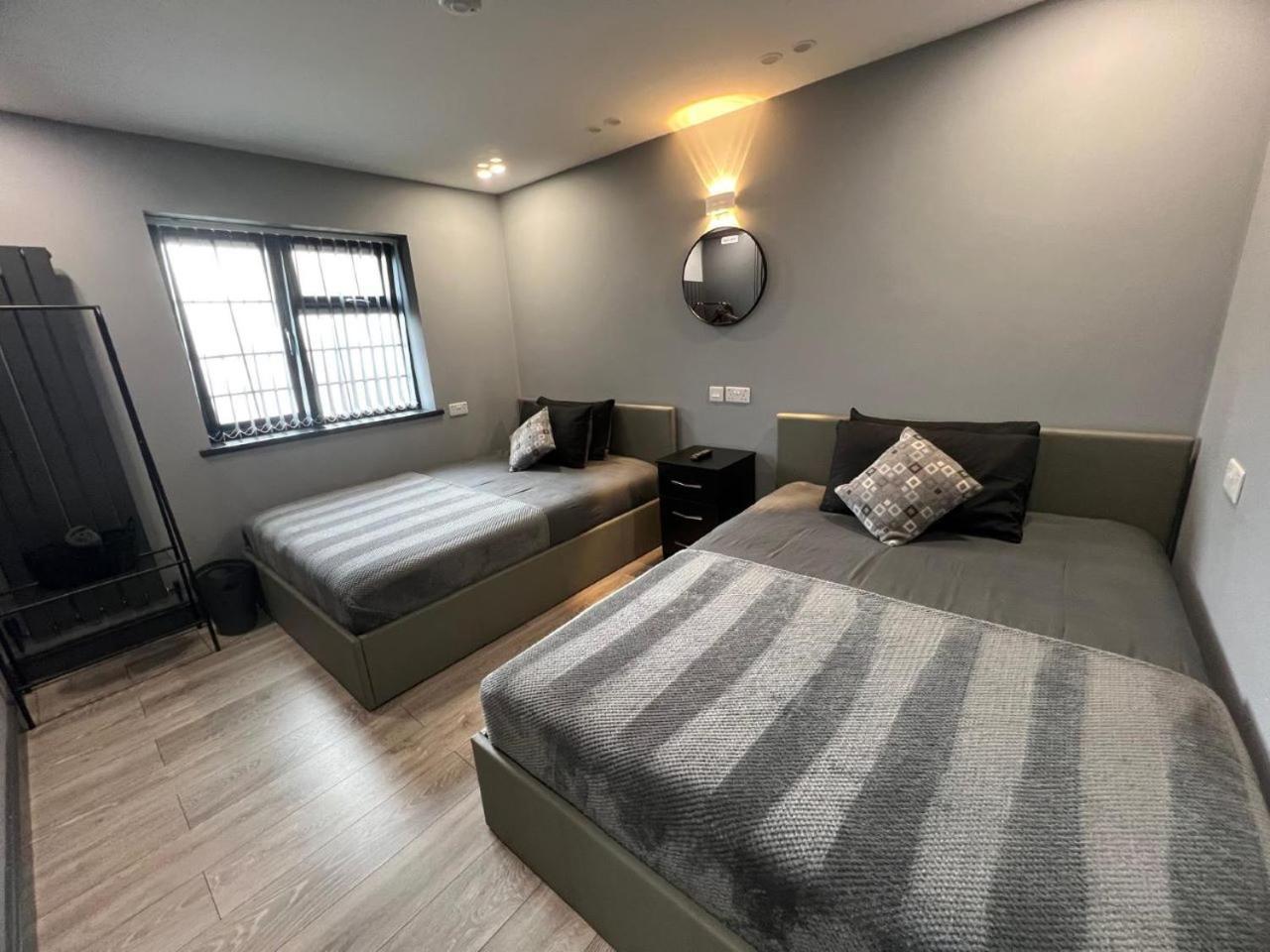 Urban Escape 4bedroom House- With Free Private Parking - *