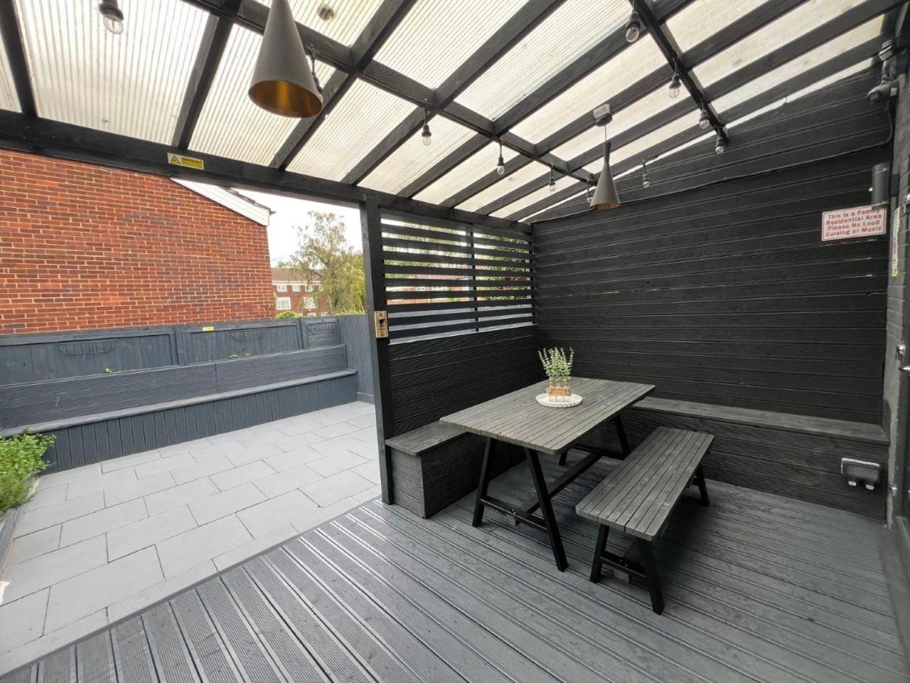 Urban Escape 4bedroom House- With Free Private Parking - * Birmingham