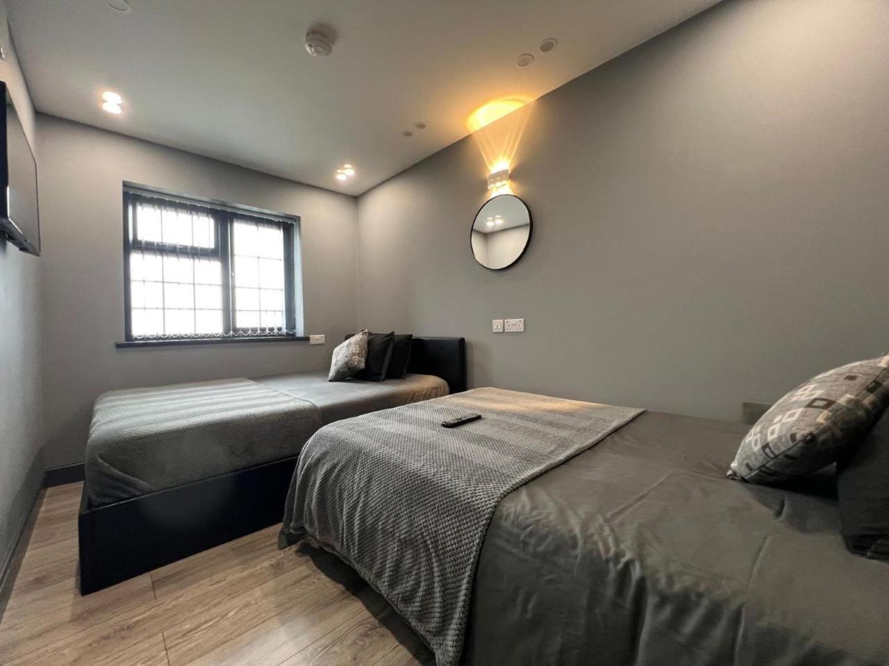 Apartment Urban Escape 4bedroom House- With Free Private Parking - Birmingham