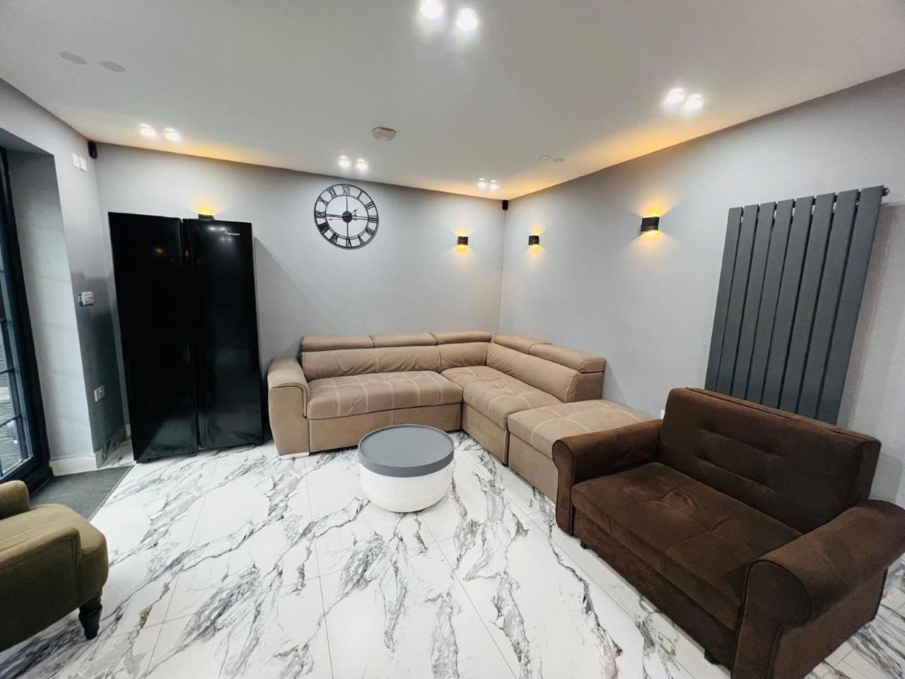 Urban Escape 4bedroom House- With Free Private Parking - Apartment Birmingham
