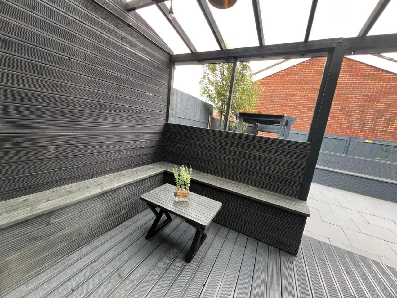 Urban Escape 4bedroom House- With Free Private Parking - Apartment
